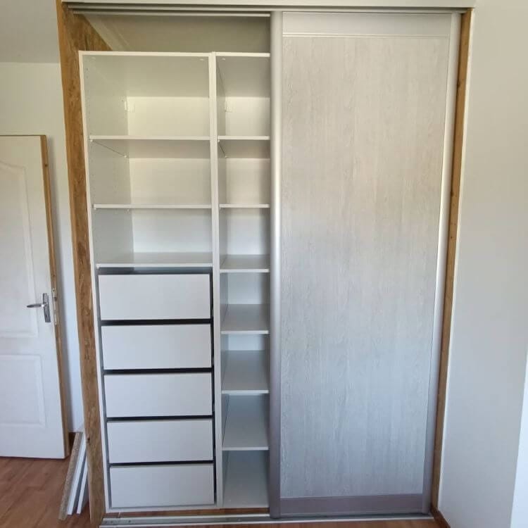 placard de chambre type dressing avec portes coulissantes