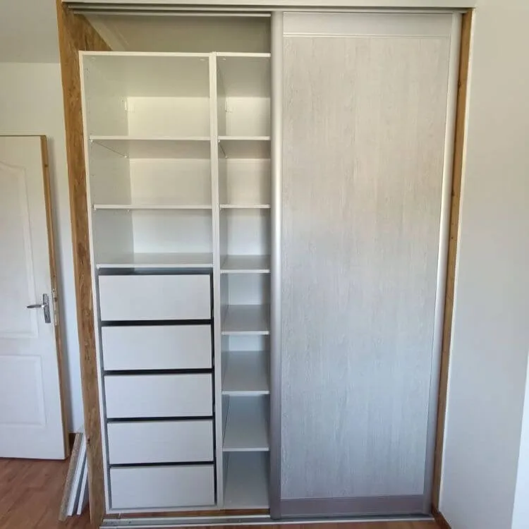 placard de chambre type dressing avec portes coulissantes
